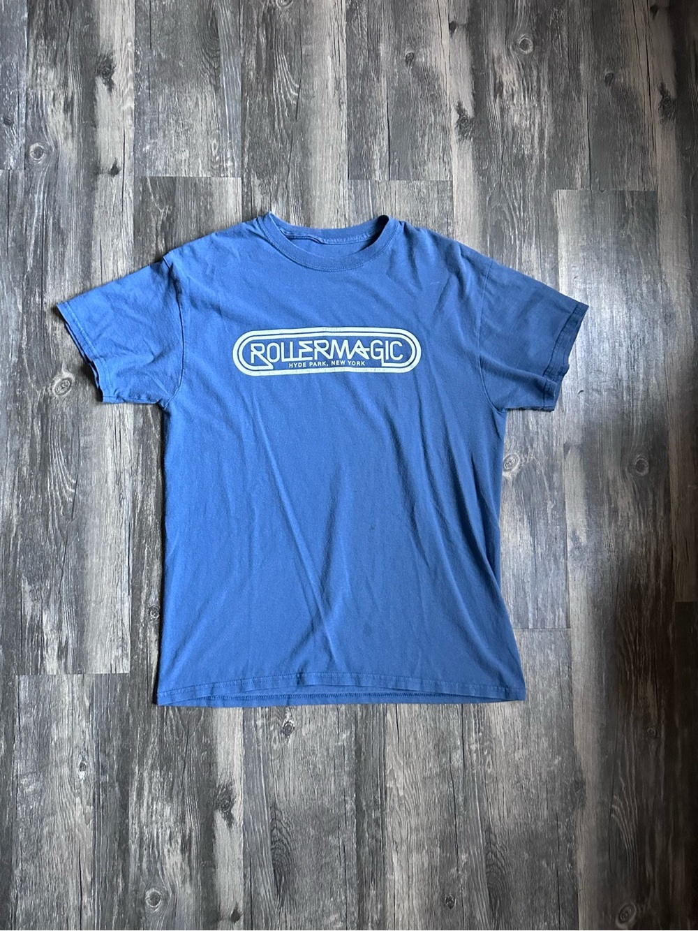 Roller Magic Skating Rink Hyde Park New York Graphic Tee Size Medium